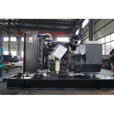 120kw上柴動力柴油發電機組-上柴股份4缸柴油機4HTAA4.3-G36柴油發電機組,缸徑/行程：105/124mm,柴油發電機組水冷發動機功率140KW,柴油發電機組配套馬拉松斯坦福發電機。廠價直銷歡迎選購：13773399855。