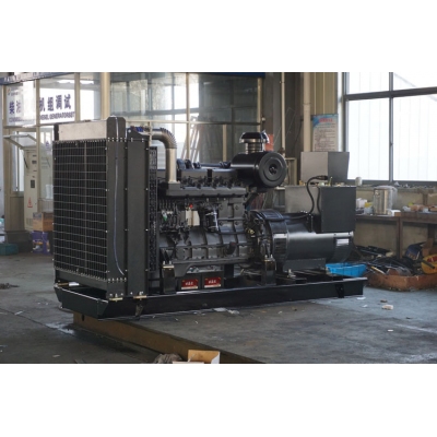 300kw上柴動力柴油發電機組-上柴股份6缸柴油機6ETAA12.8-G32柴油發電機組,缸徑/行程：130/161mm,柴油發電機組水冷發動機功率400KW,柴油發電機組配套馬拉松斯坦福發電機。廠價直銷歡迎選購：13773399855。